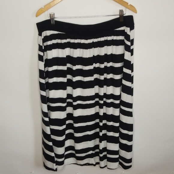 Ava viv skirt size 2x - Picture 2 of 4